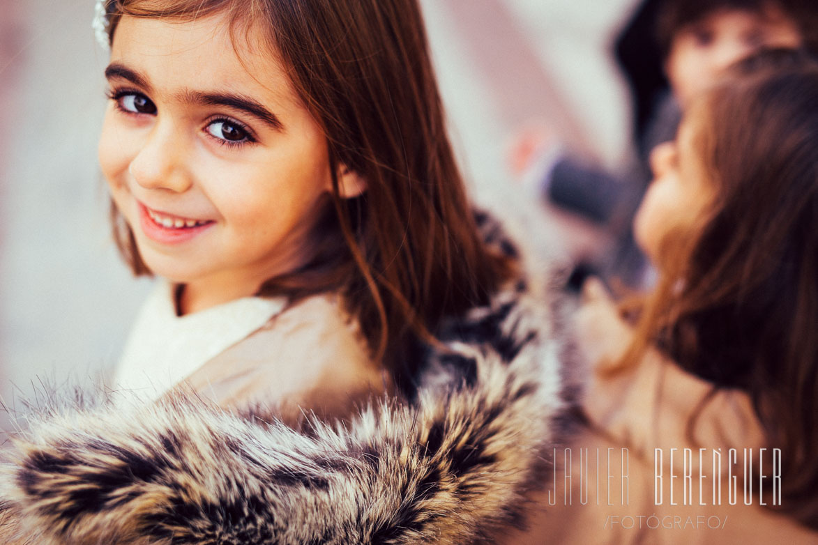Cómo vestir a los niños que llevan los anillos en la boda