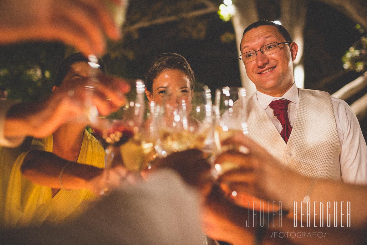 Brindis de los novios en una boda