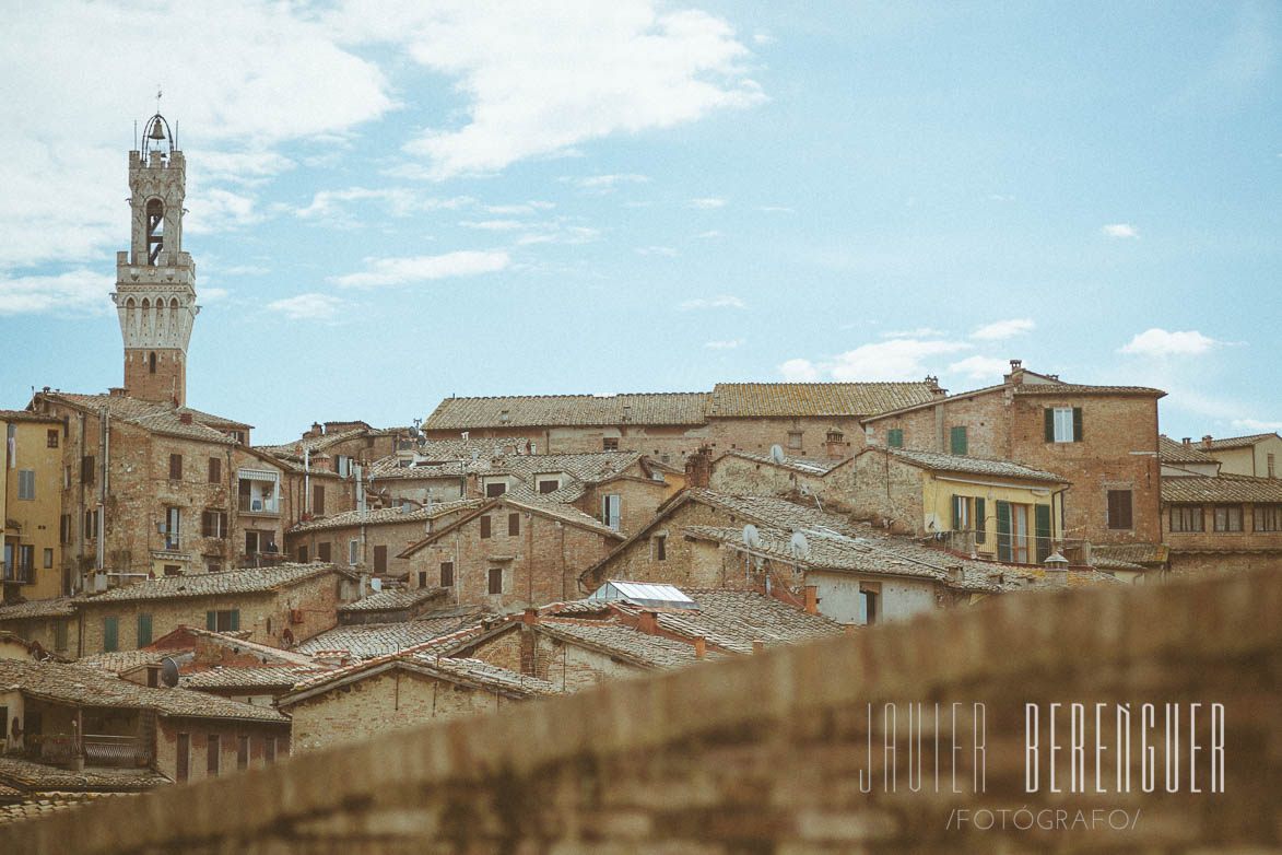 Foto di fotografi di matrimonio a Siena Italia