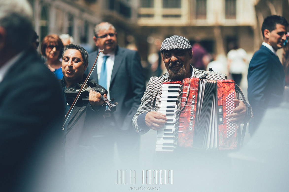 Fotos de Boda en Catedral de Murcia con músicos callejeros