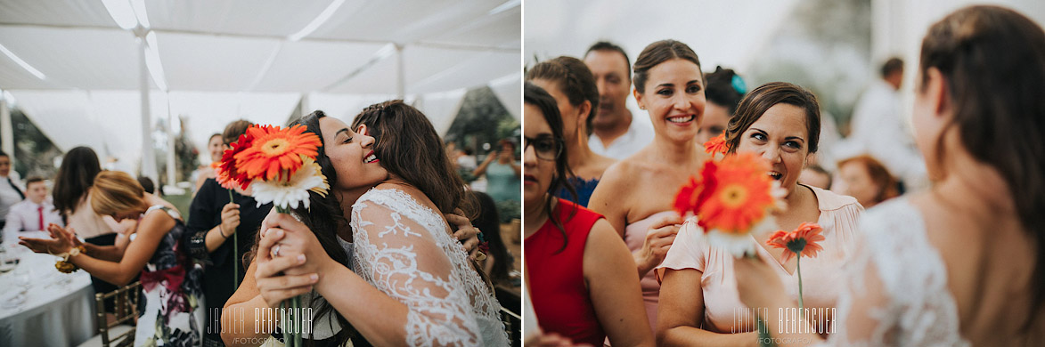 Entrega de Flores amigas en bodas 