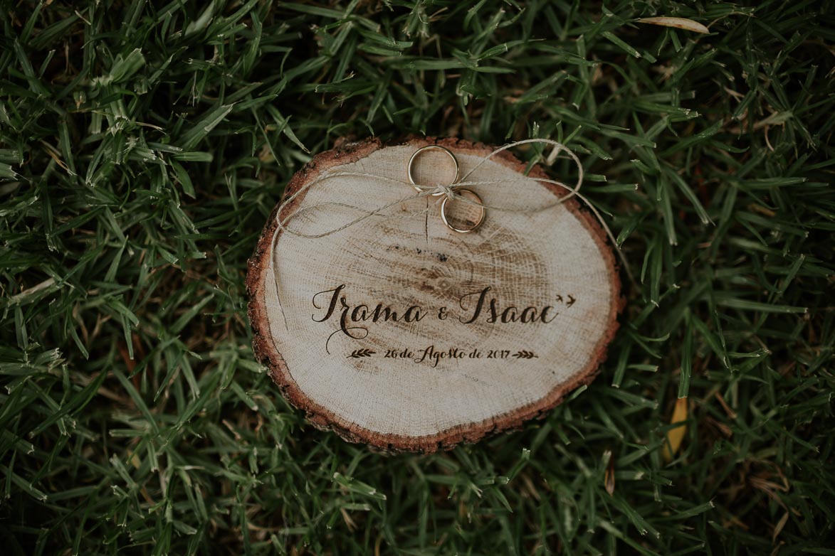 Porta Anillos de Madera para Bodas