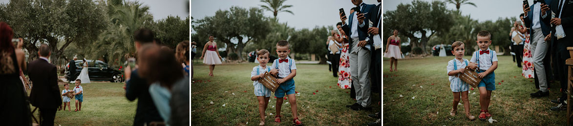 Niños y carteles para entrada de novia en Ceremonia Civil