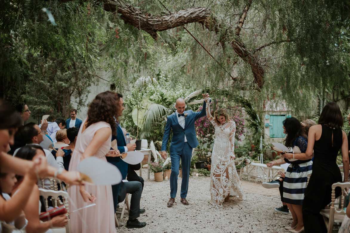 Salida de Arroz y Petalos en Bodas