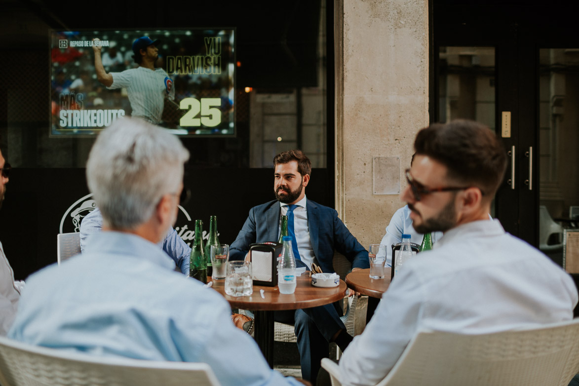 Como vestir a un hombre para una boda en Alicante