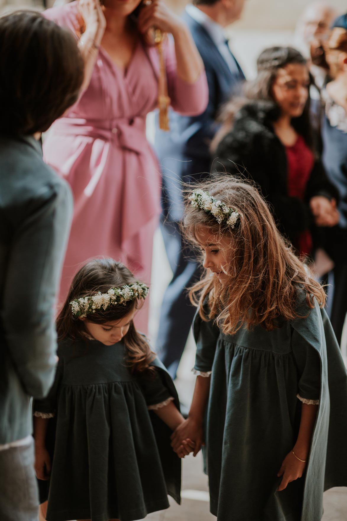 Cómo a los niños que llevan los anillos en la boda