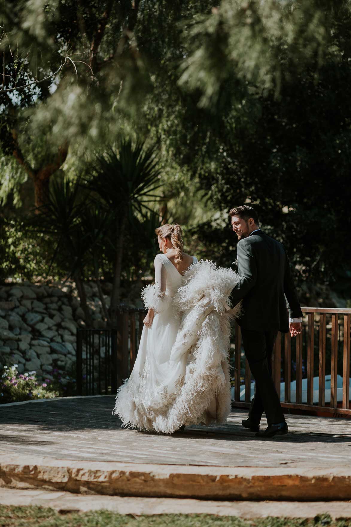 Vestido con Plumas de Rubén Hernández Novias