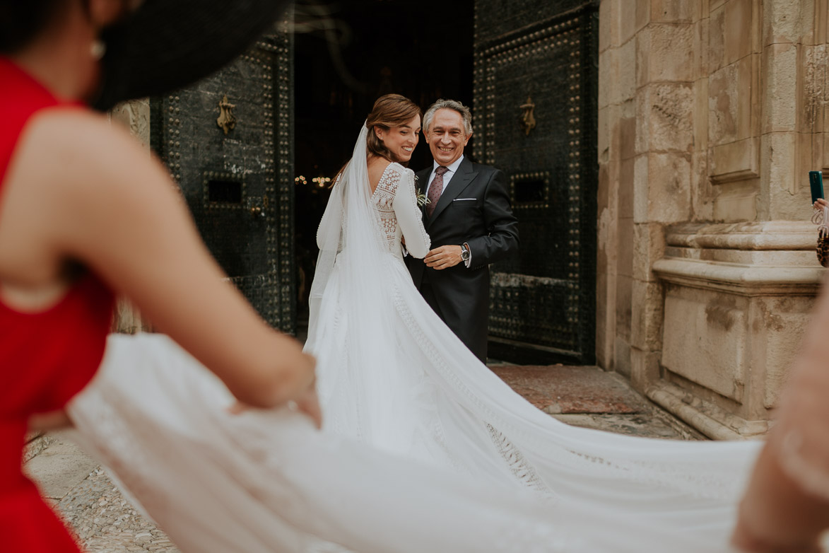 Vestido con Cola de Rubén Hernández Novias