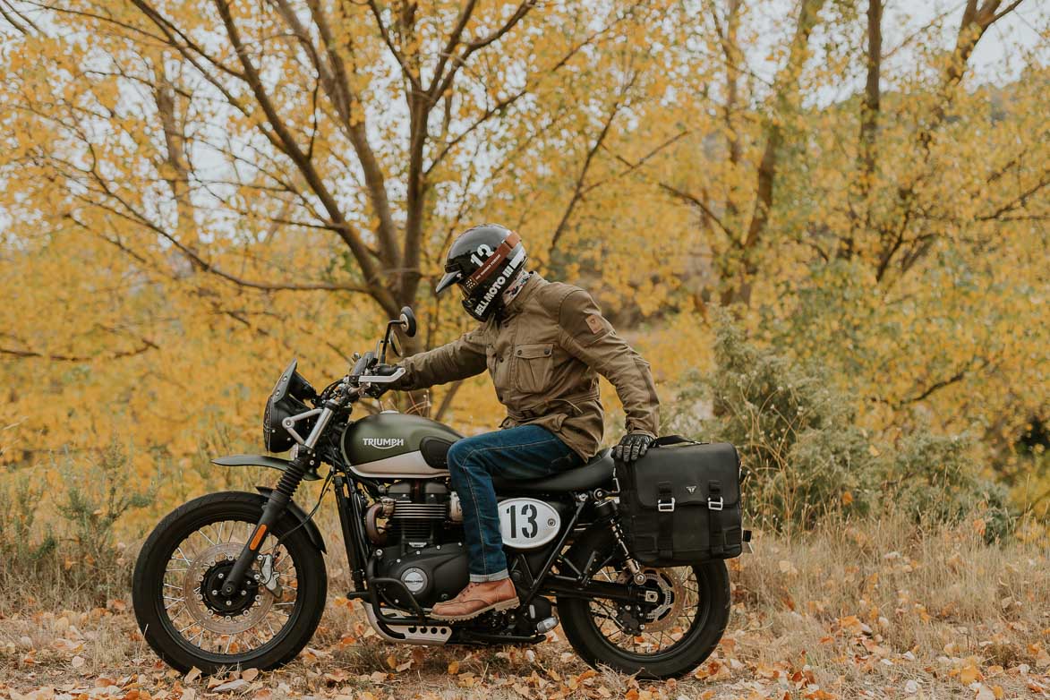 TRIUMPH STREET SCRAMBLER MATT KHAKI & ALUMINIUM SILVER