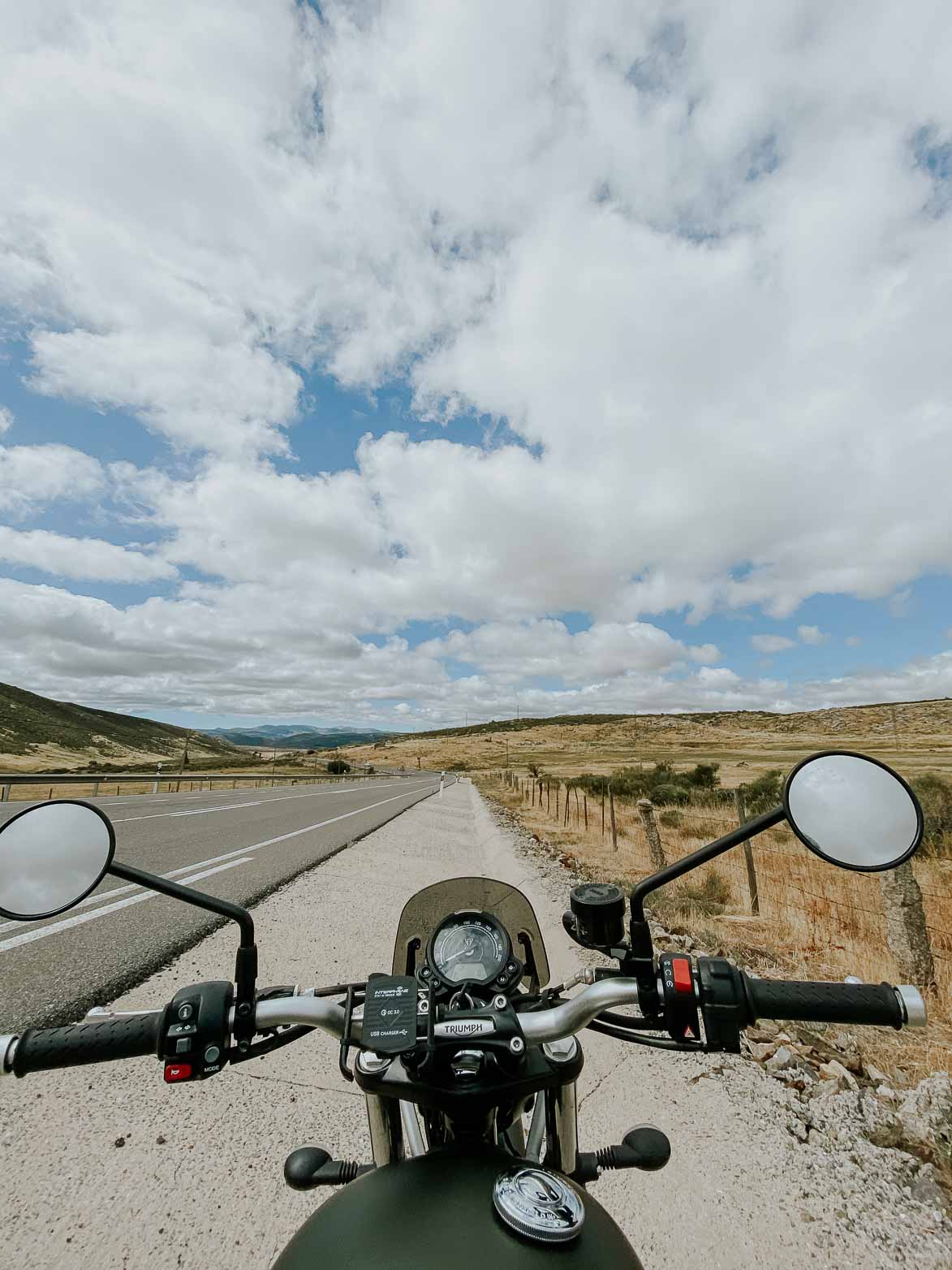 Triumph Scrambler Galicia Cañon del Sil Sierra de Gredos