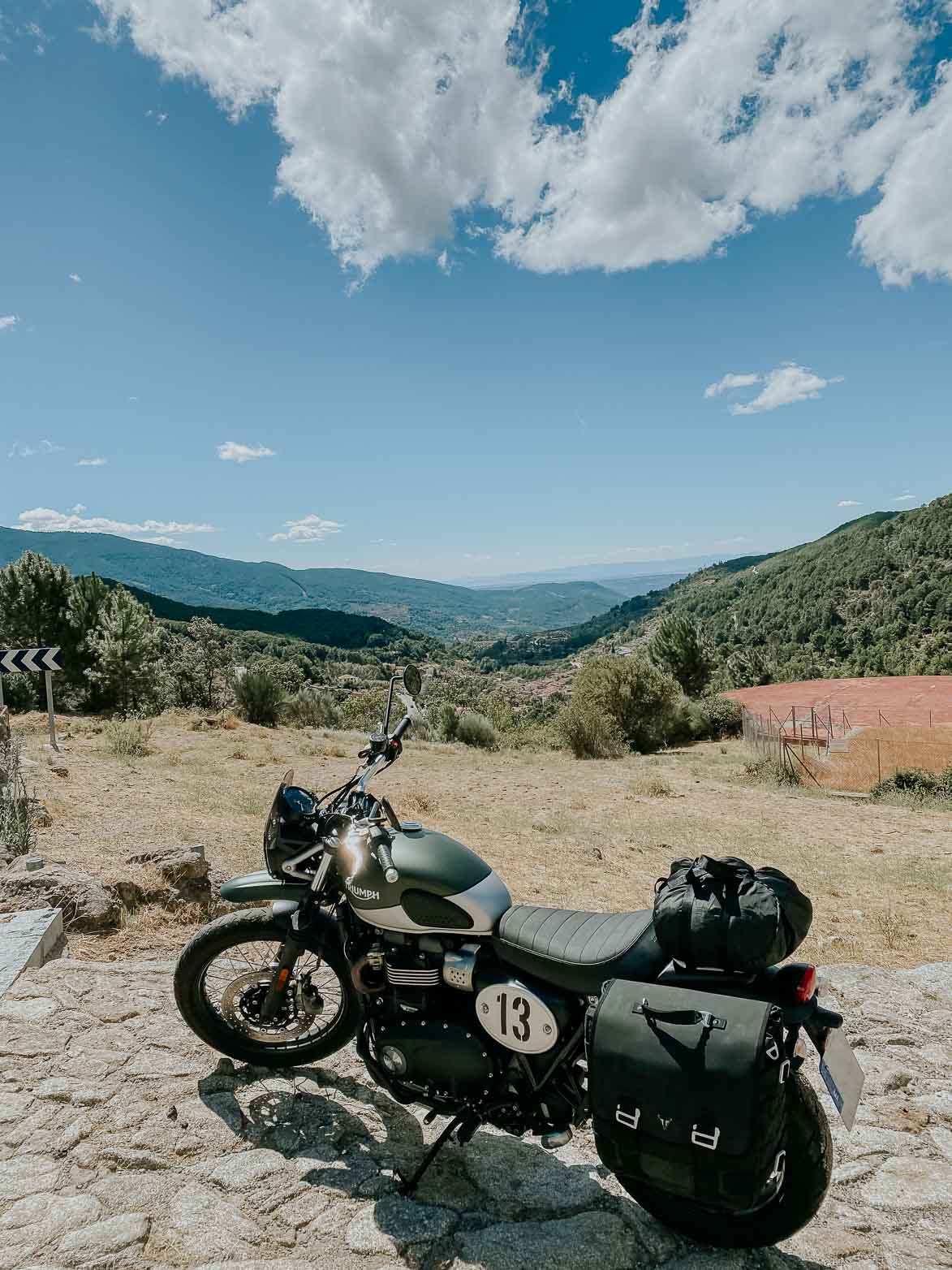 Triumph Scrambler Galicia Cañon del Sil Sierra de Gredos