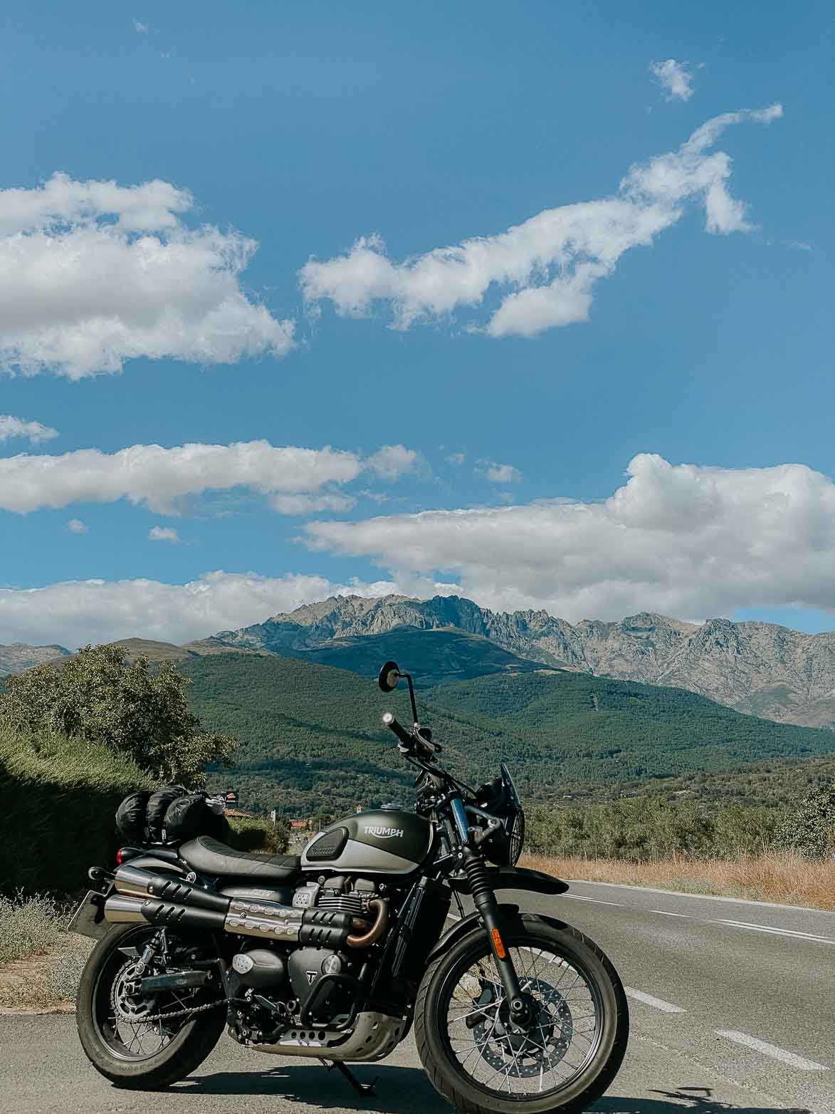 Triumph Scrambler Galicia Cañon del Sil Sierra de Gredos