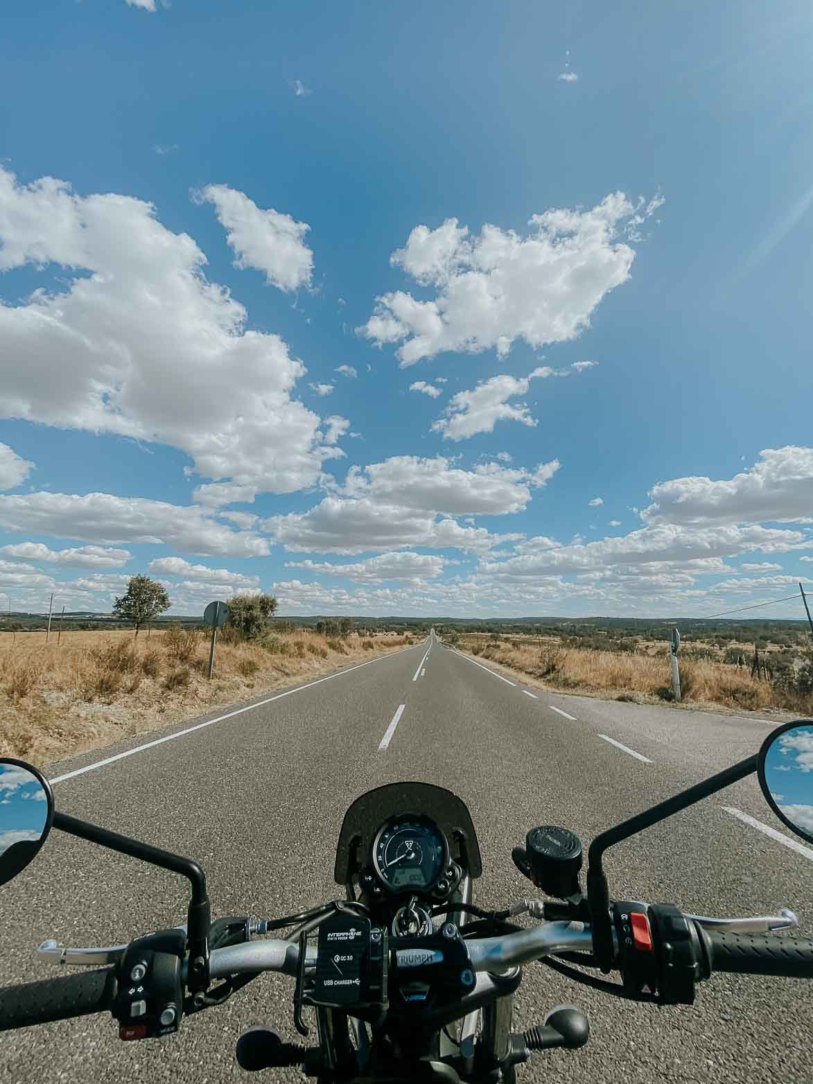 Triumph Scrambler Galicia Cañon del Sil Sierra de Gredos