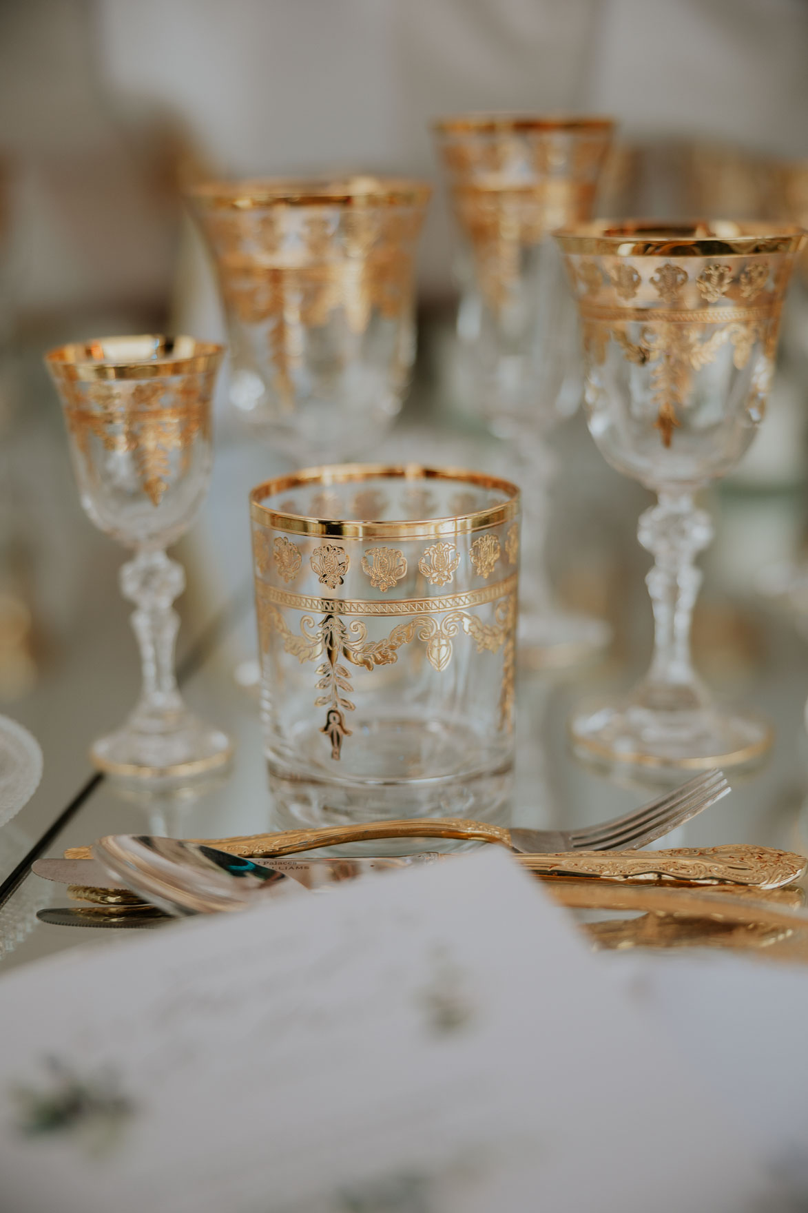 Vajilla en cristal y oro para Bodas