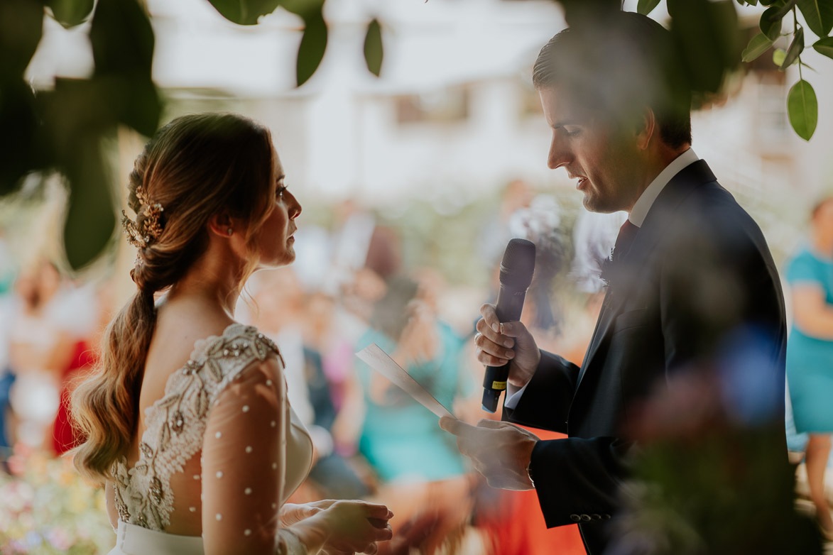 Novio Canta a Novia en Boda