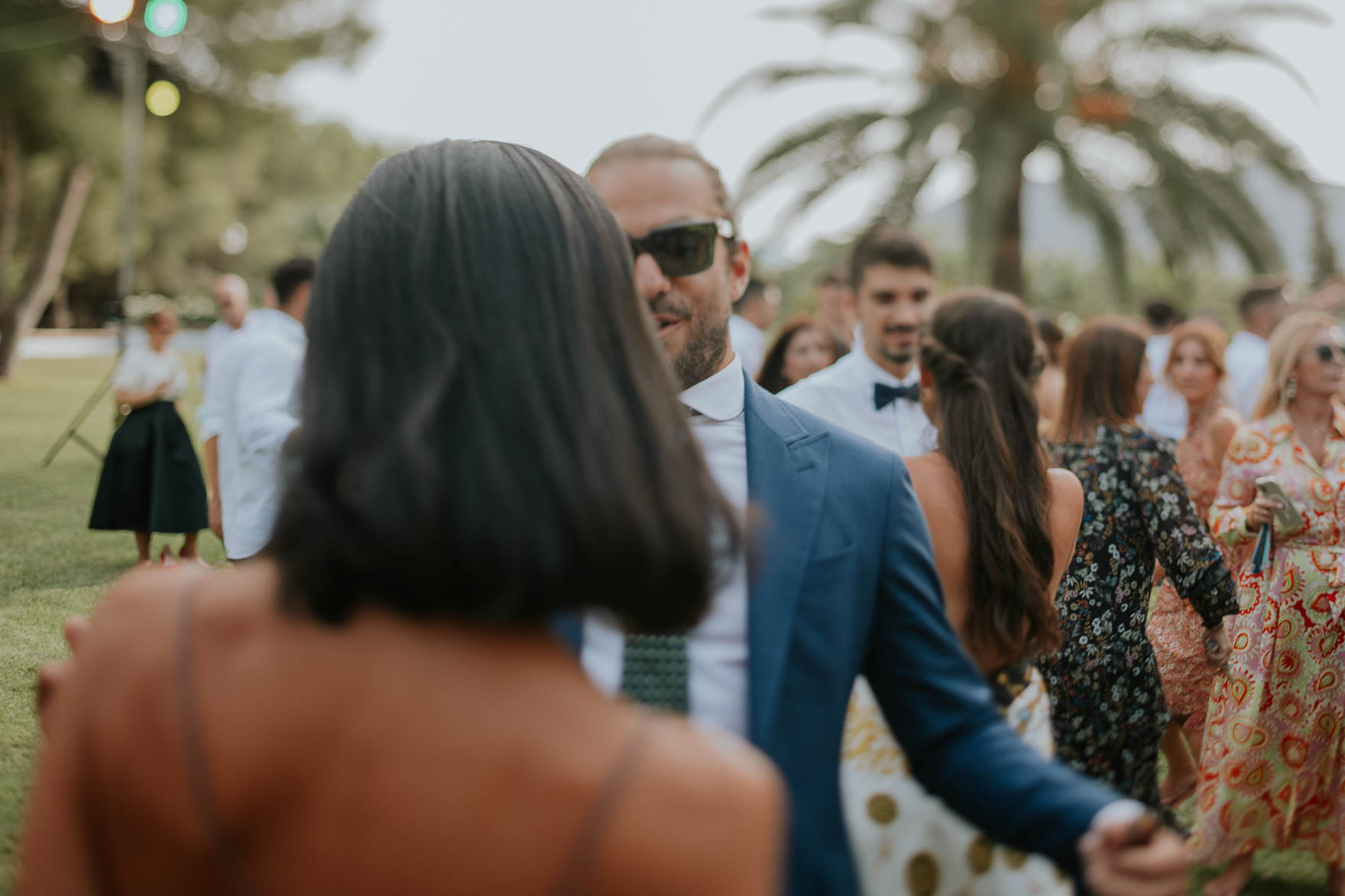 Chicos con pelo recogido en Boda