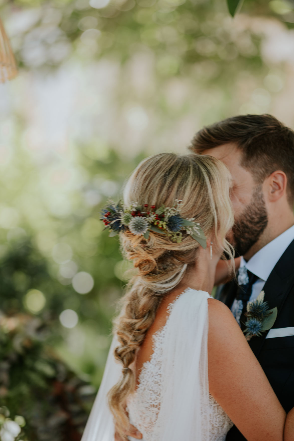 Beso Novia en Ceremonia Civil