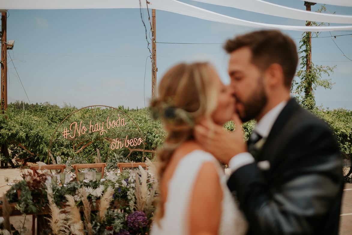 Neon No hay Boda Sin Beso