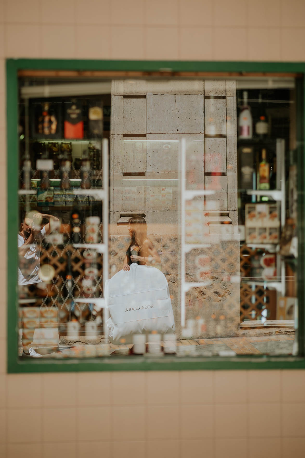 Reflejo de Novia en Ventana