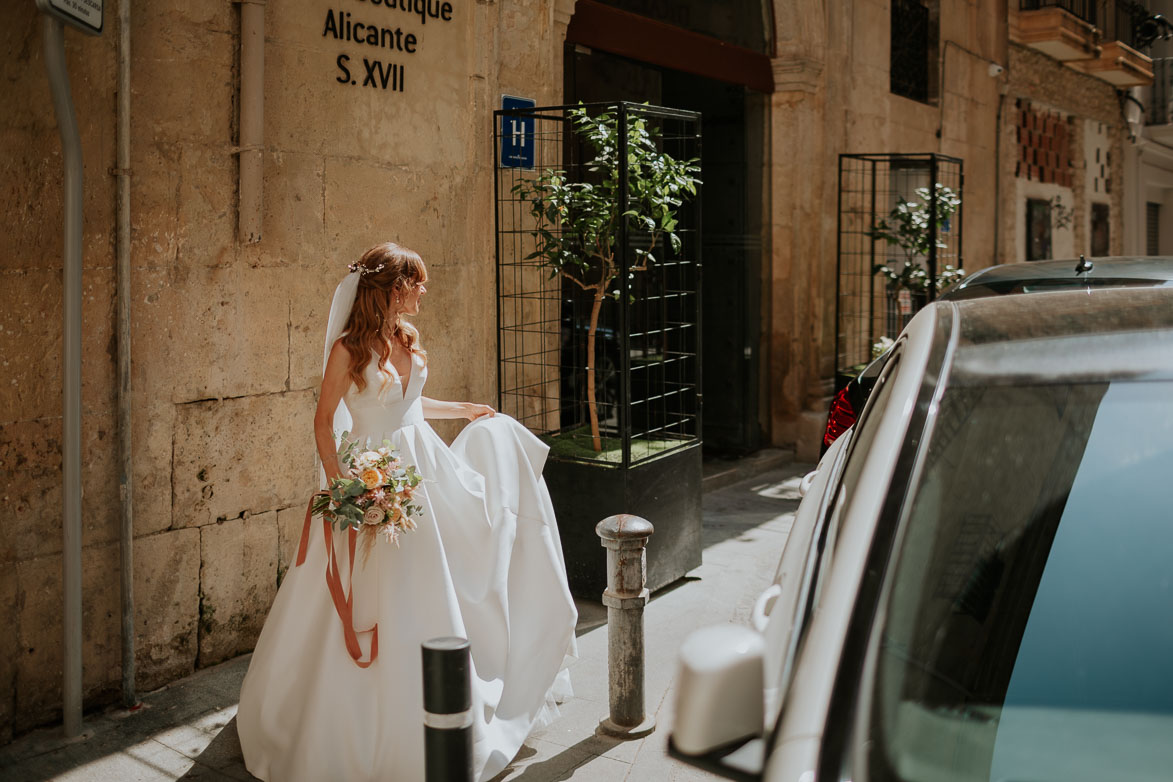 Novias con vestido Mikado