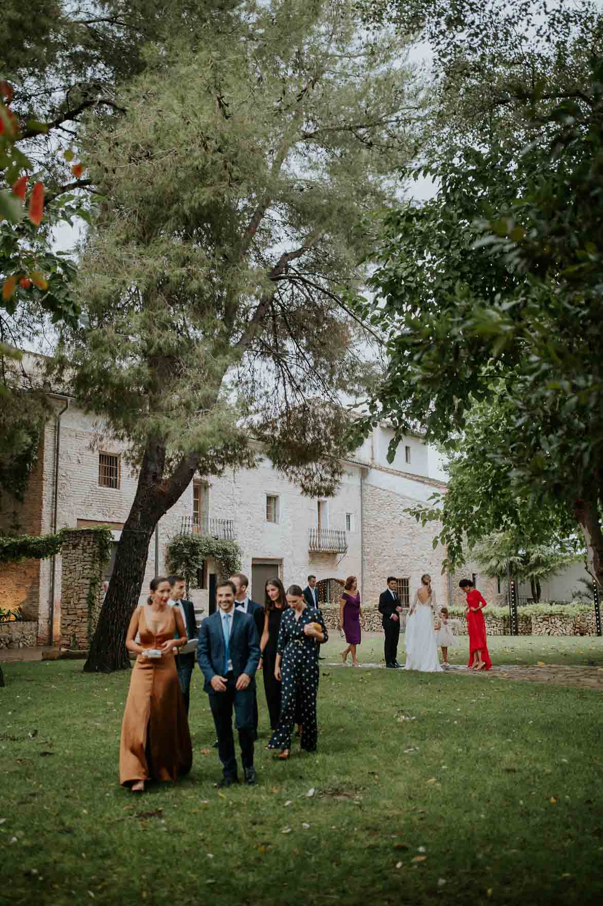 amigos en una boda