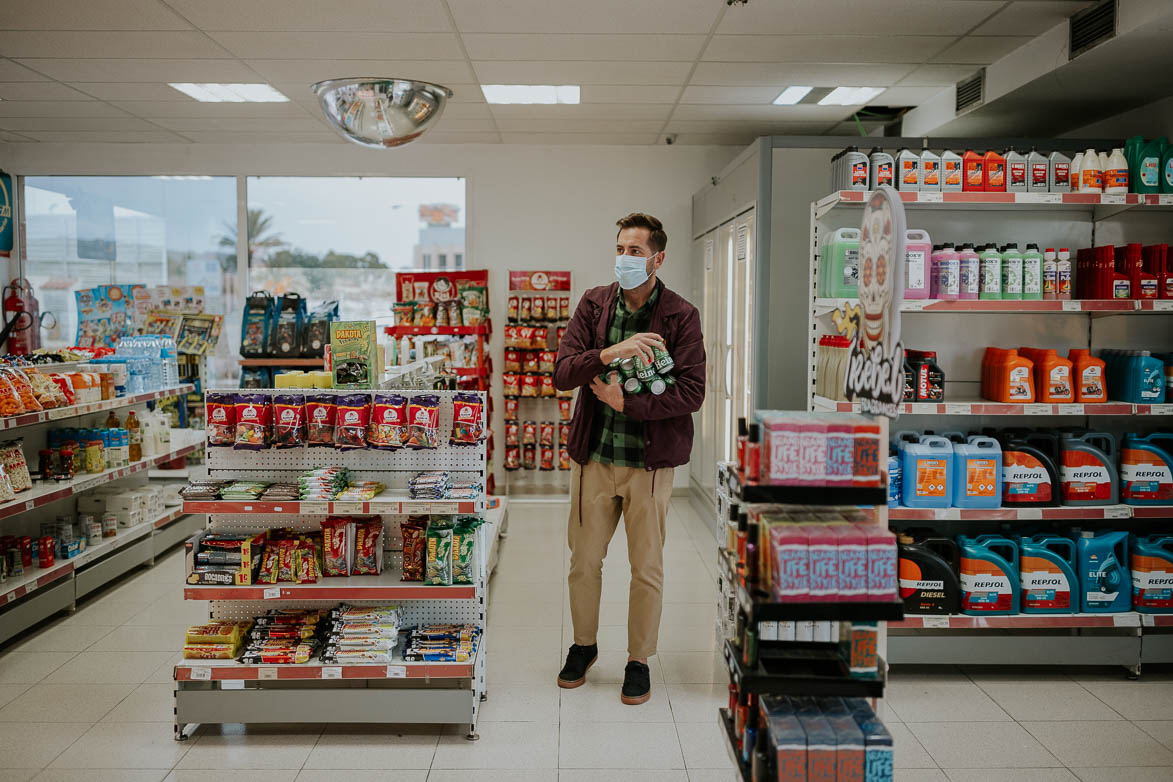 Novio comprando en 24 horas