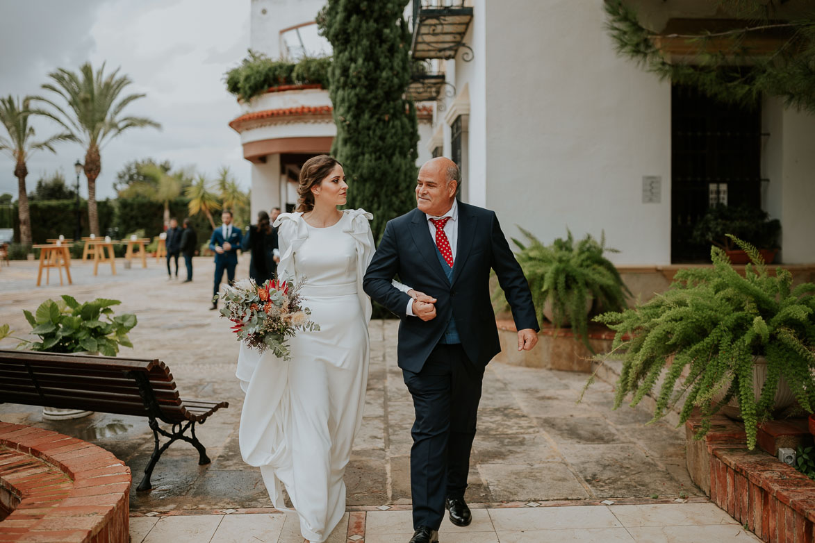 Entrada Novia con Padrino a Finca Maria Ana Elche