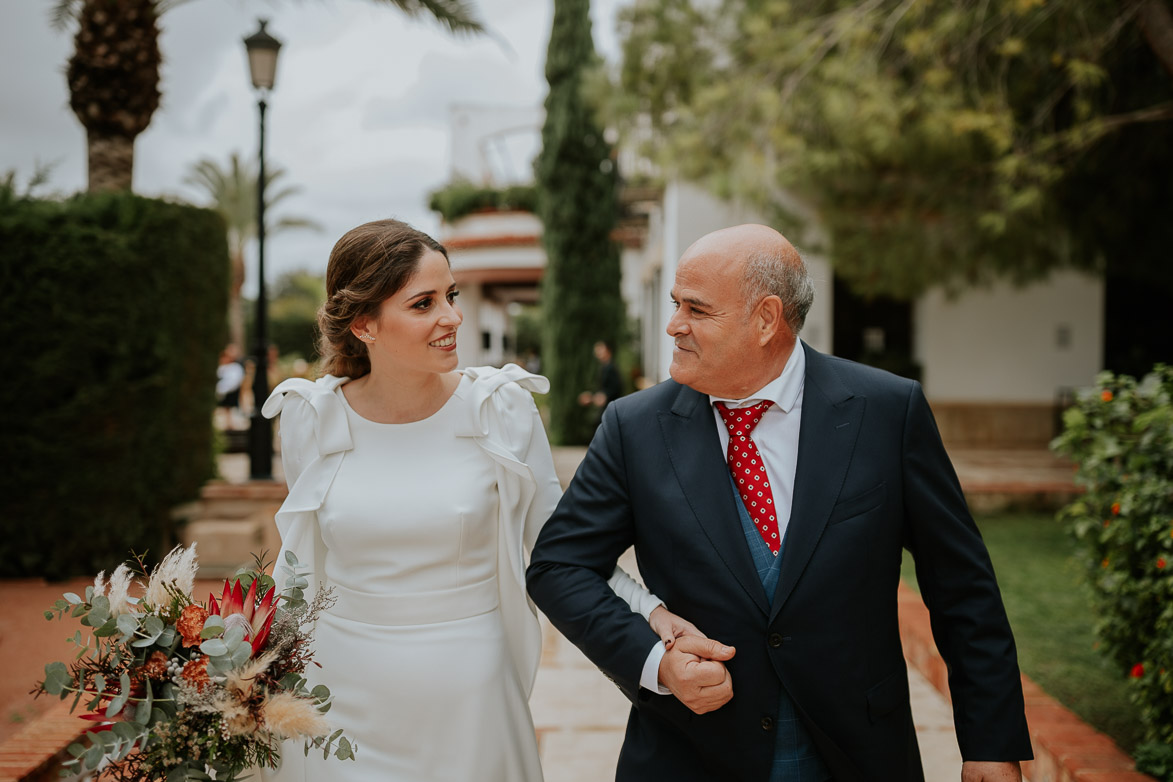 Entrada Novia con Padrino a Finca Maria Ana Elche