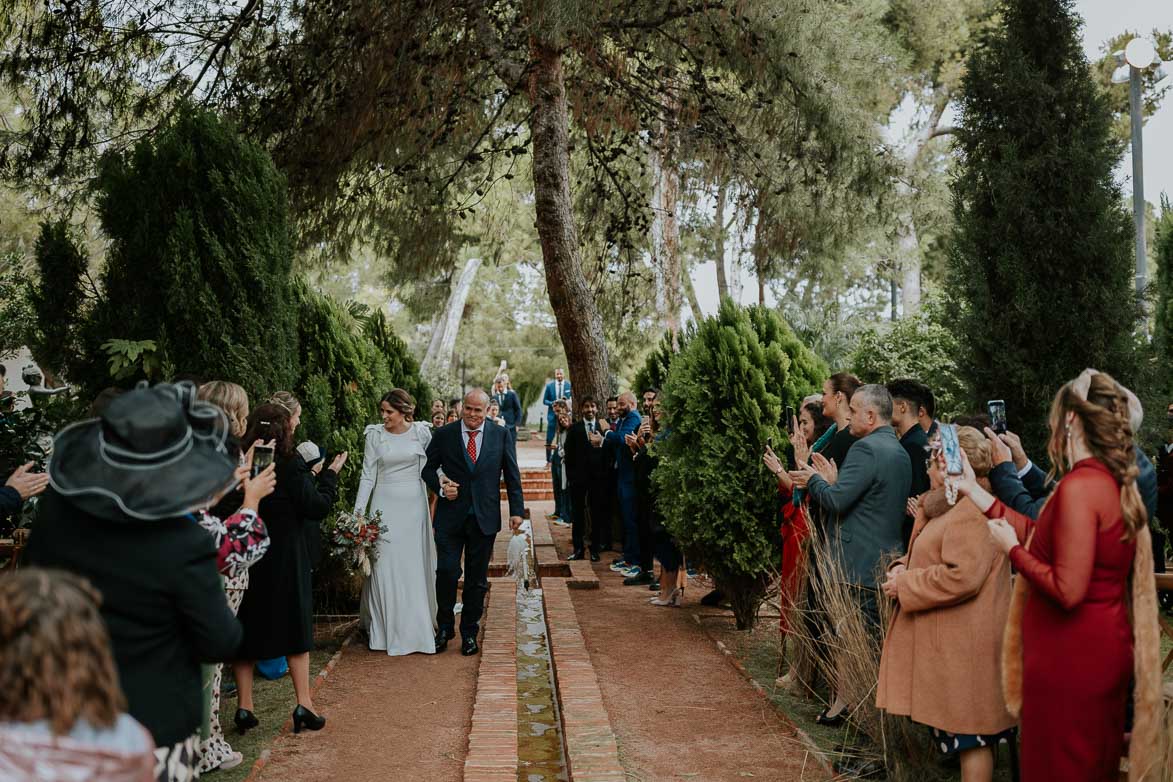 Entrada Novia con Padrino a Finca Maria Ana Elche