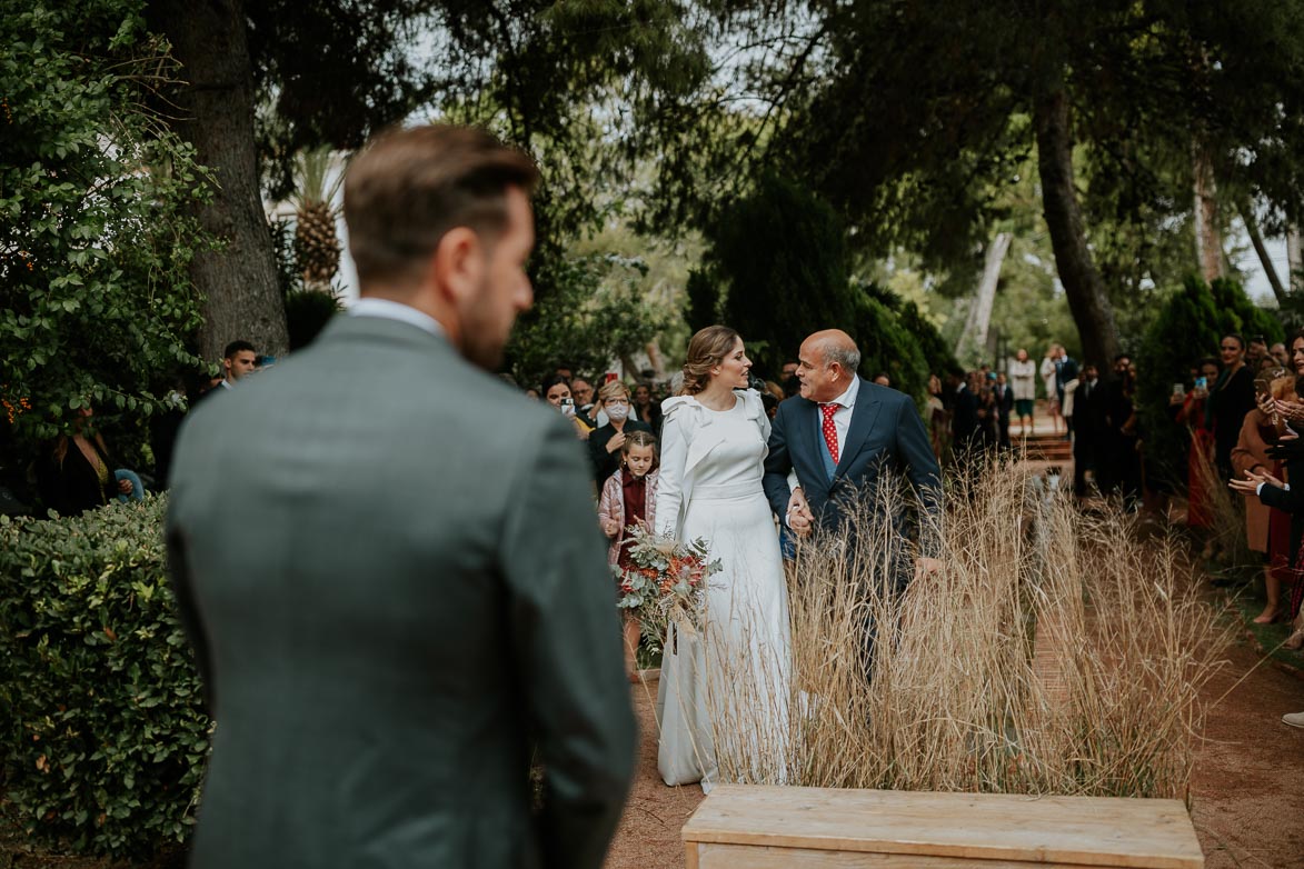 Entrada Novia con Padrino a Finca Maria Ana Elche