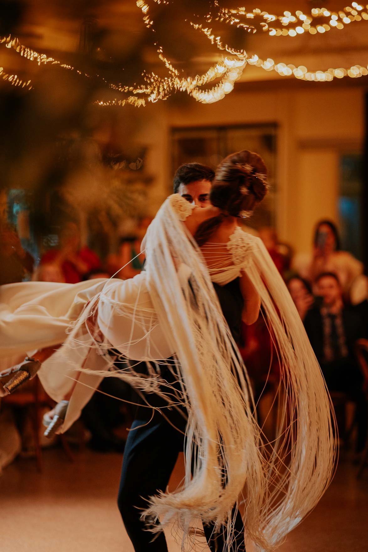 Traje con Flecos para Bodas Ruben Hernandez