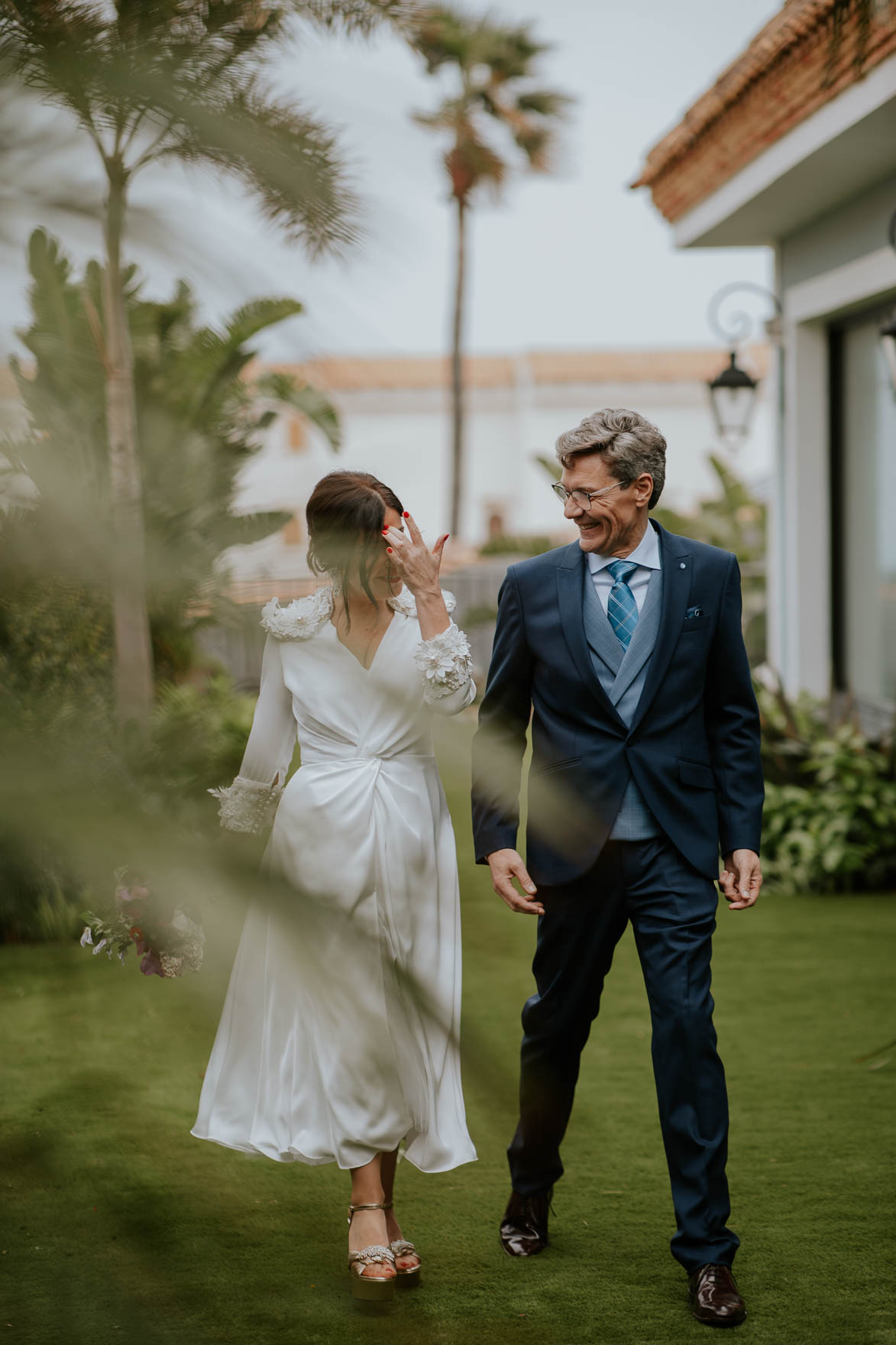 Novios en Finca Victoria Garden