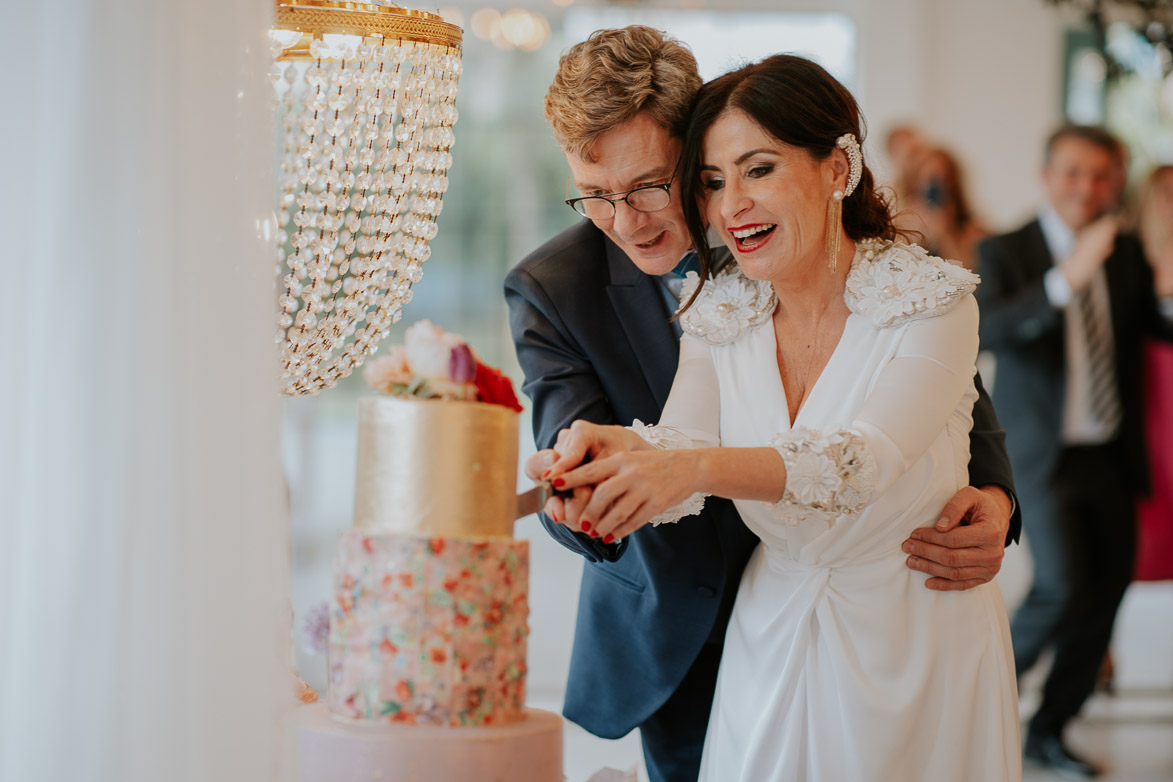 Novios cortando Tarta de Fondant