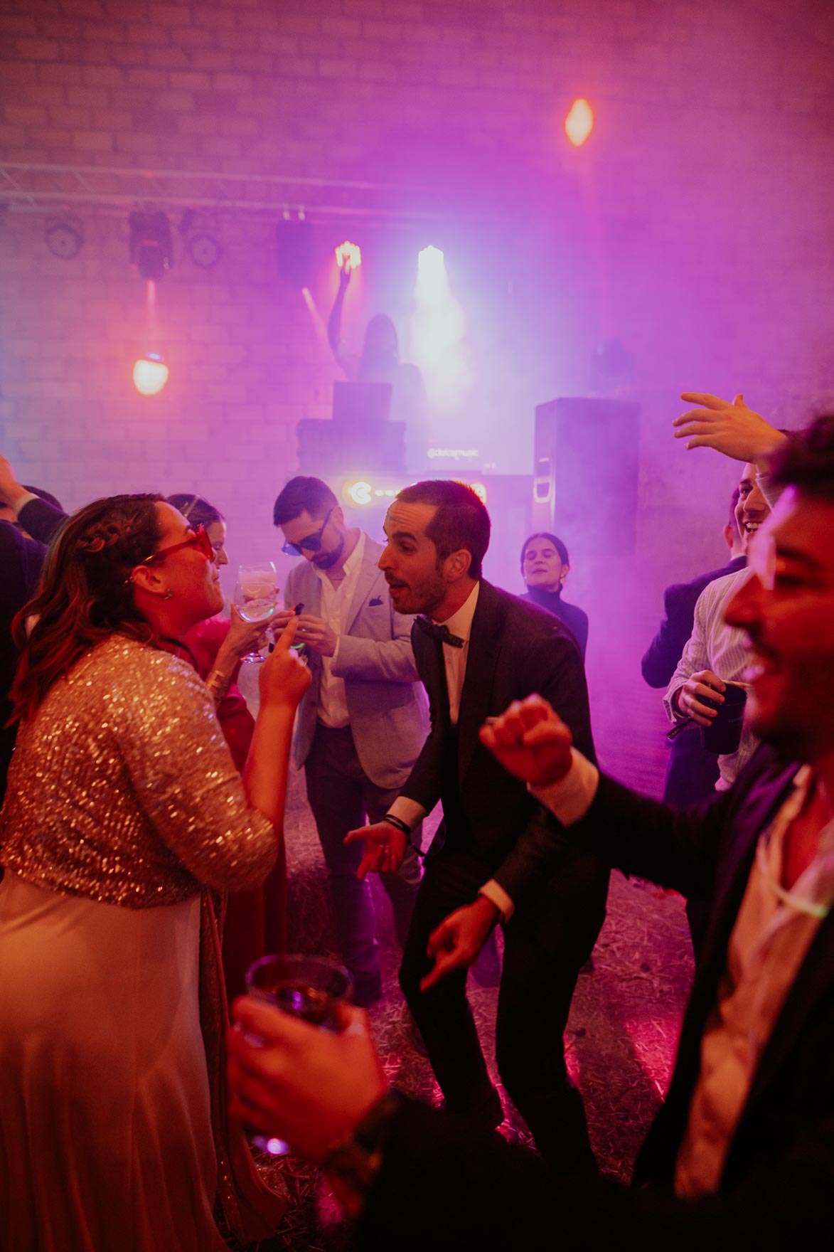 Boda en Granja Abandonada