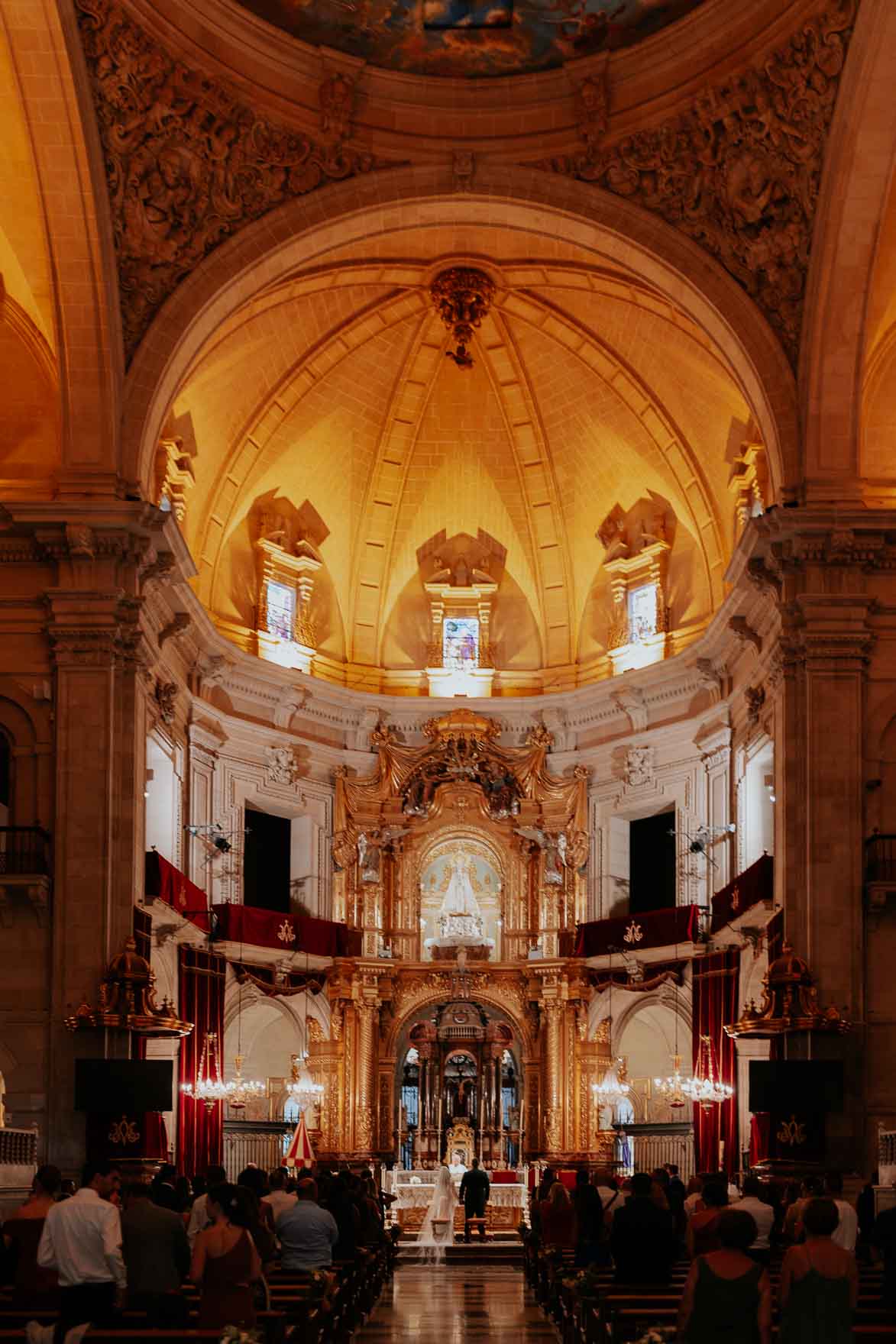 Boda en Basilica de Santa Maria Elche
