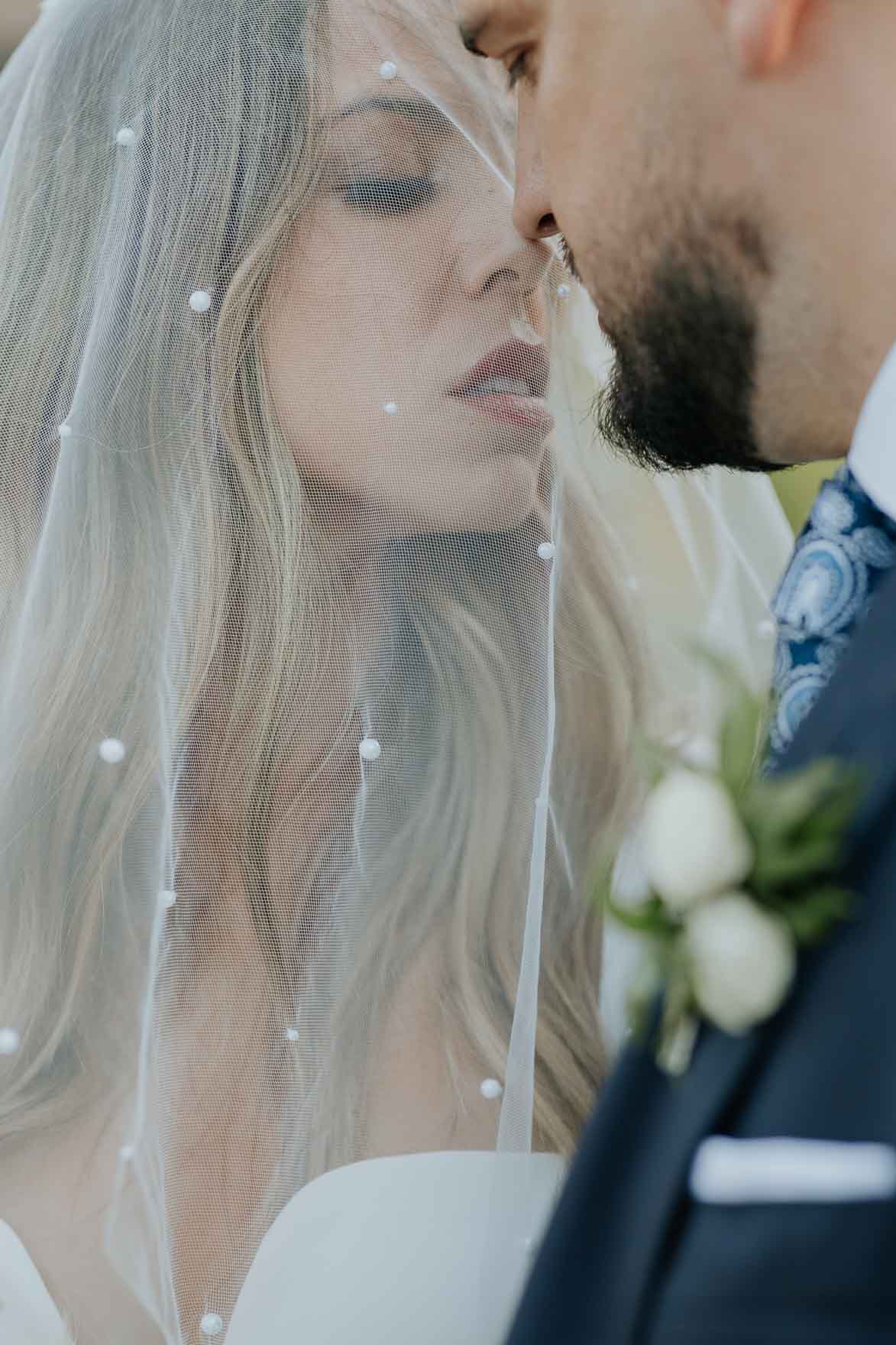 Boda moderna atrevida en Finca La Roscana Elche