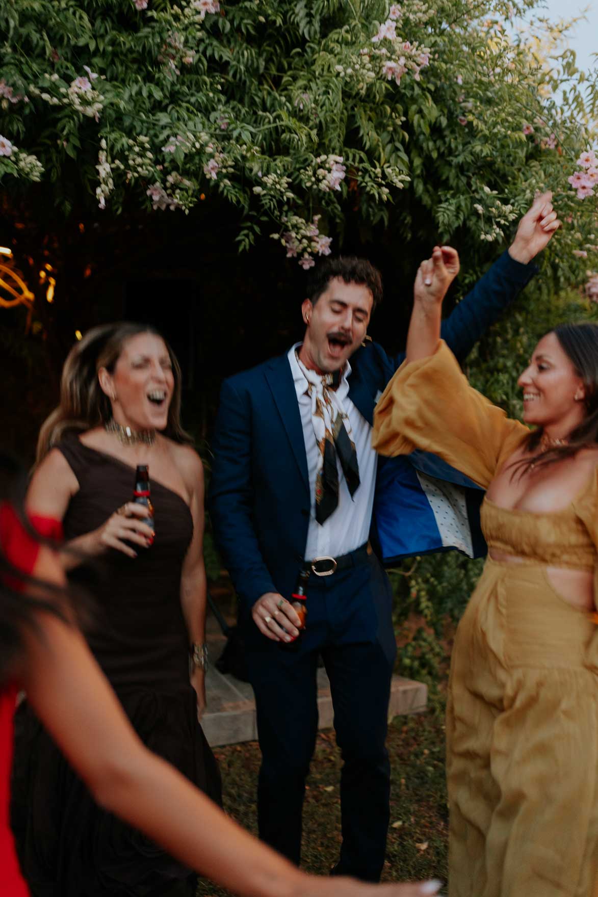 Boda moderna atrevida en Finca La Roscana Elche