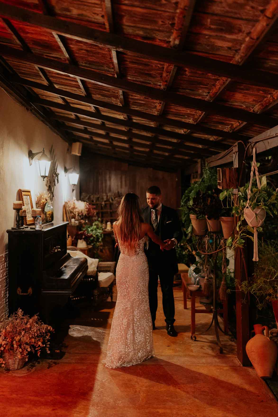 Boda moderna atrevida en Finca La Roscana Elche