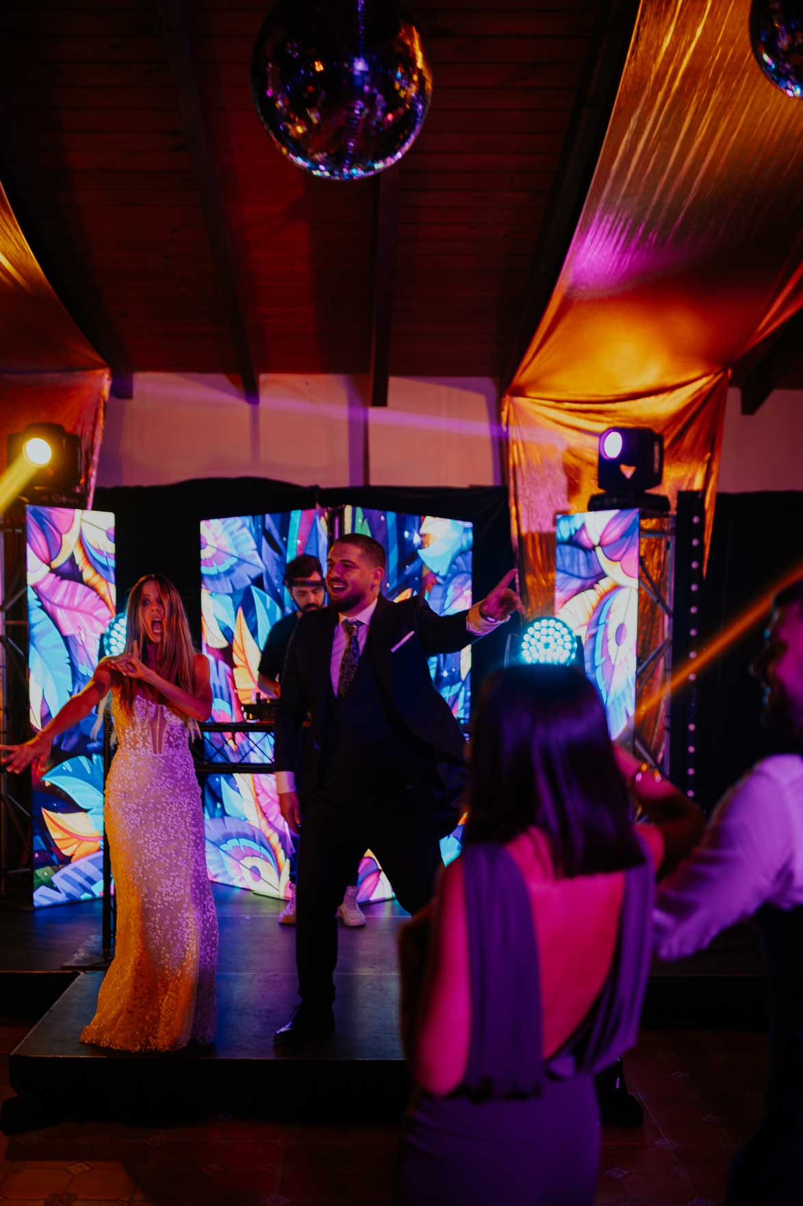 Boda moderna atrevida en Finca La Roscana Elche