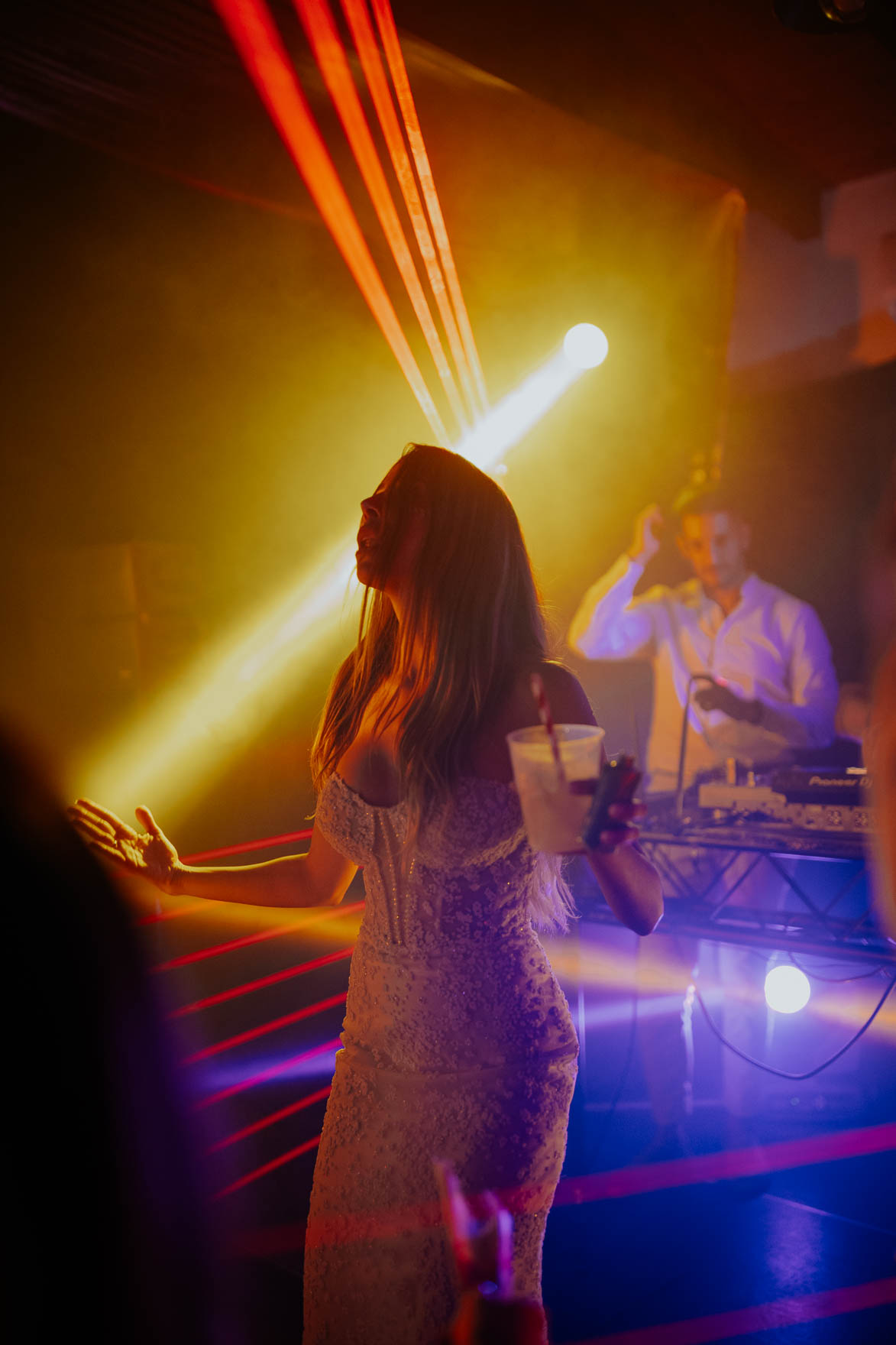 Boda moderna atrevida en Finca La Roscana Elche