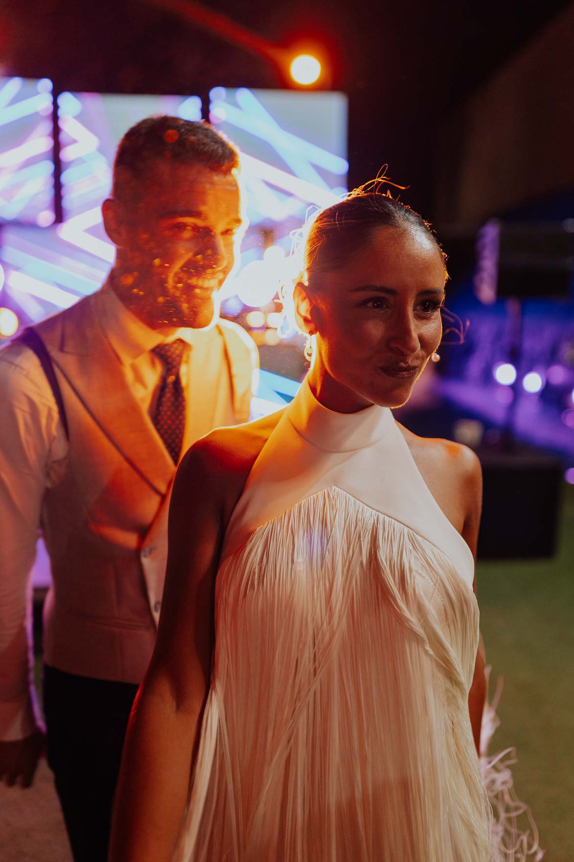 Novias con traje de Flecos inspiracion de looks para Bodas