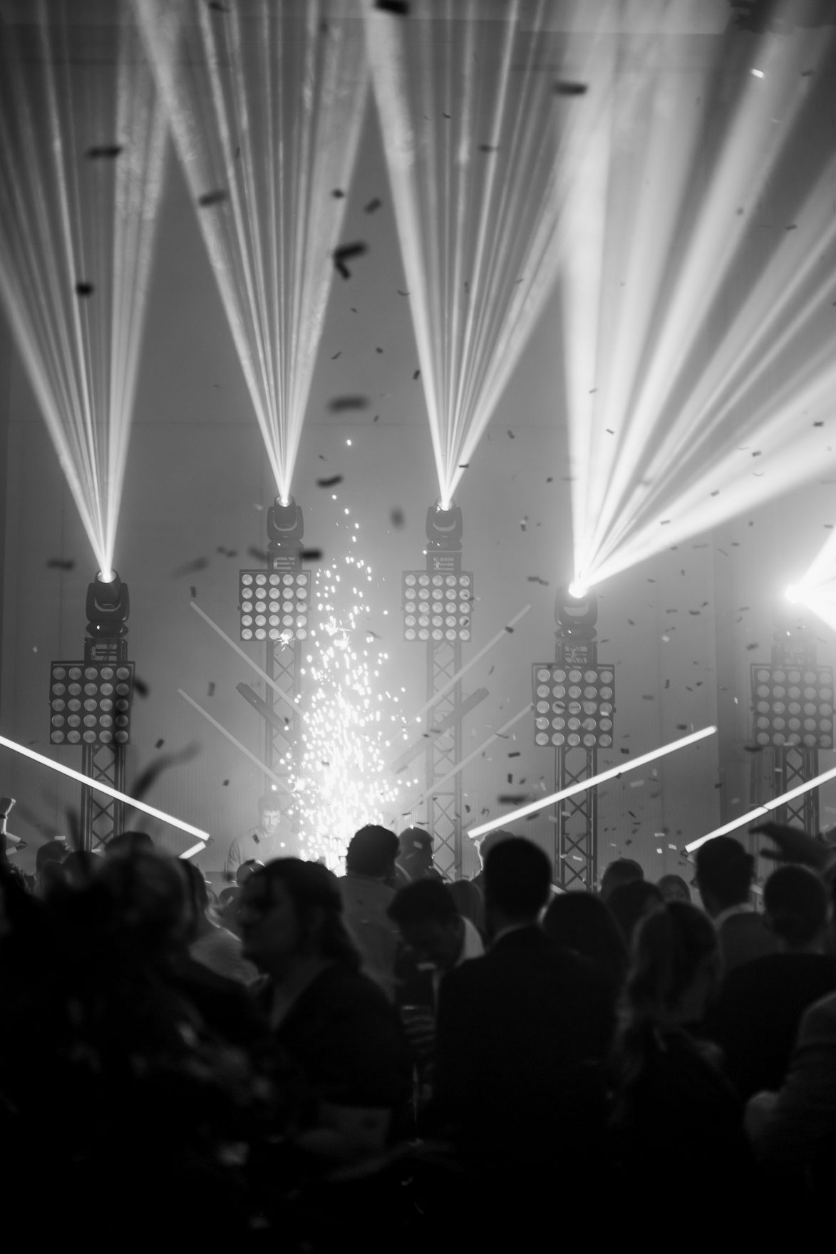 • Audio y luces: Audioled