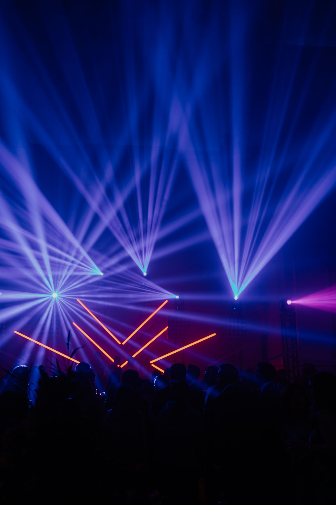 • Audio y luces: Audioled