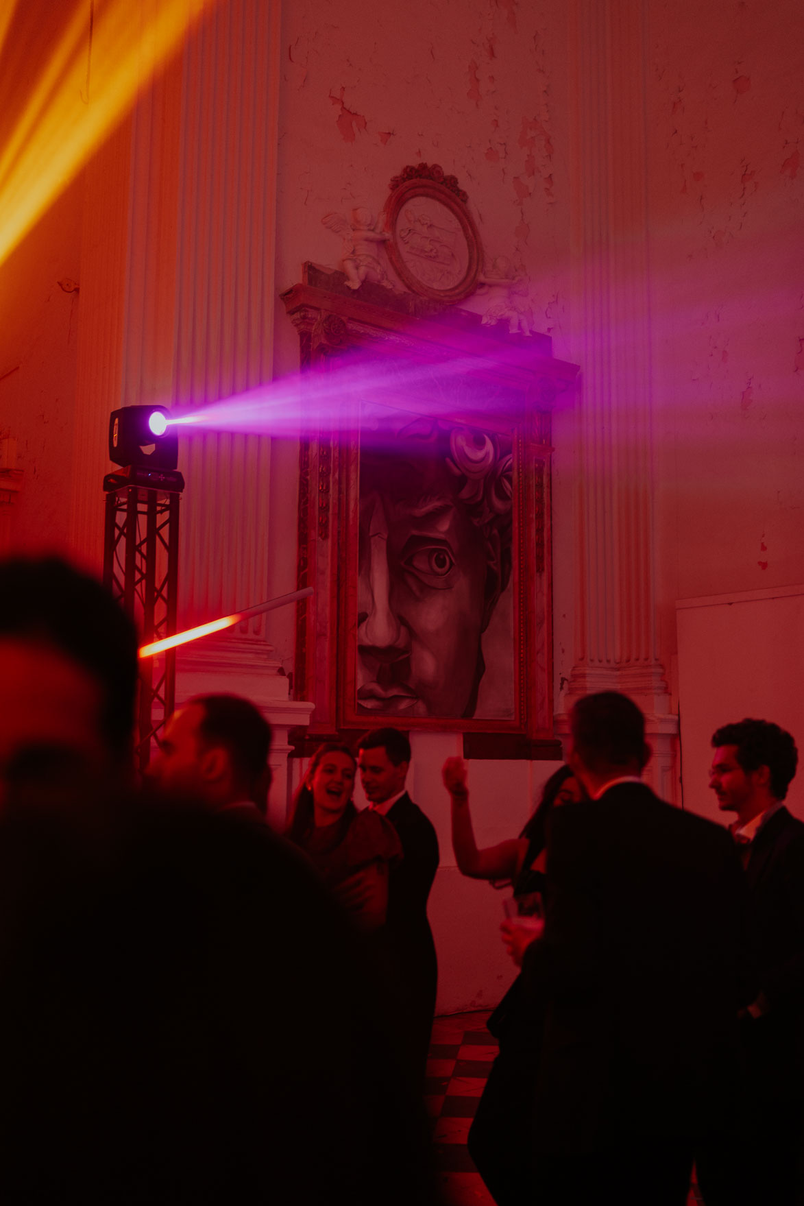 • Audio y luces: Audioled