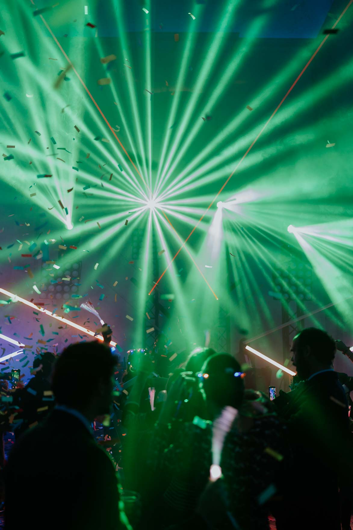 • Audio y luces: Audioled