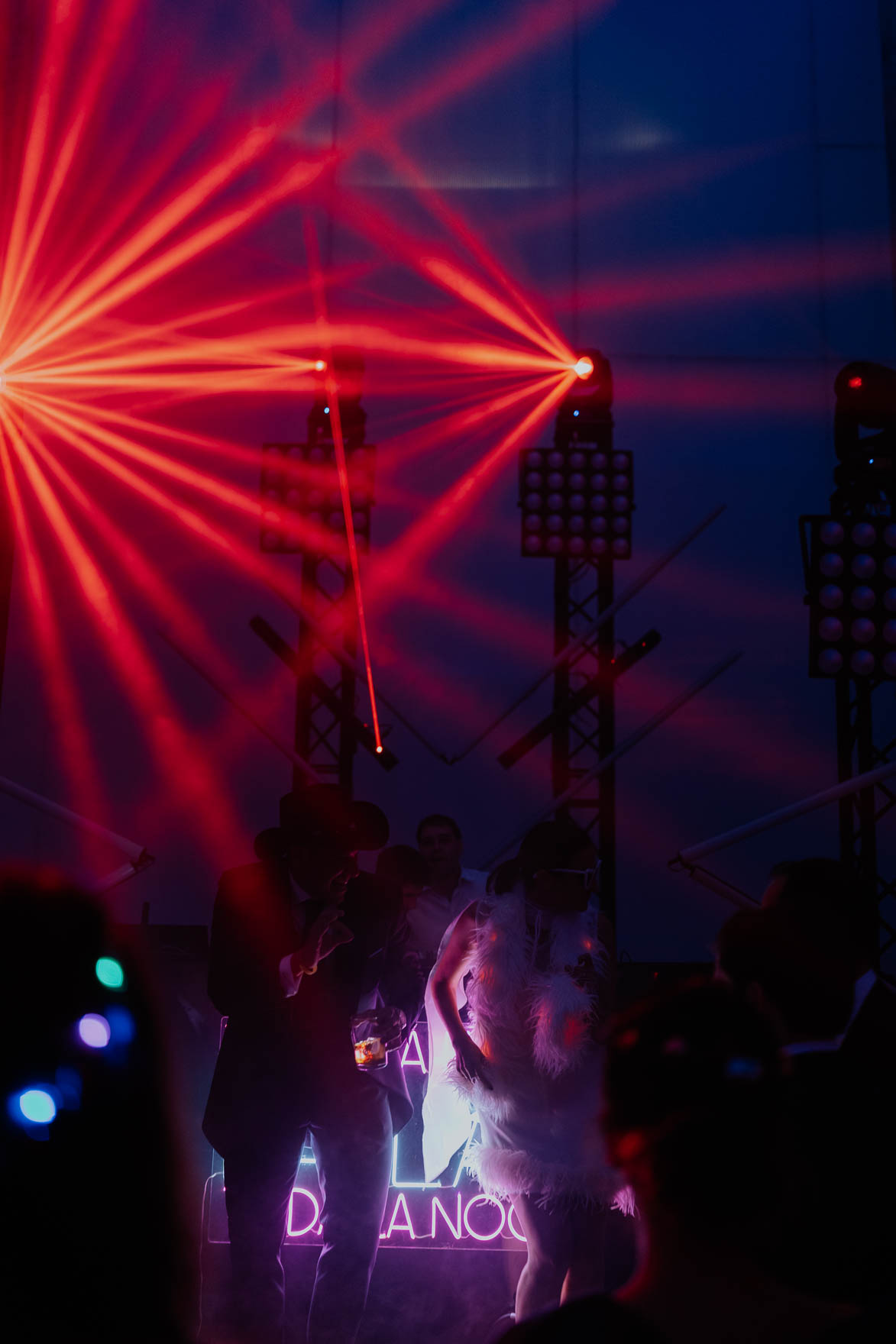 • Audio y luces: Audioled