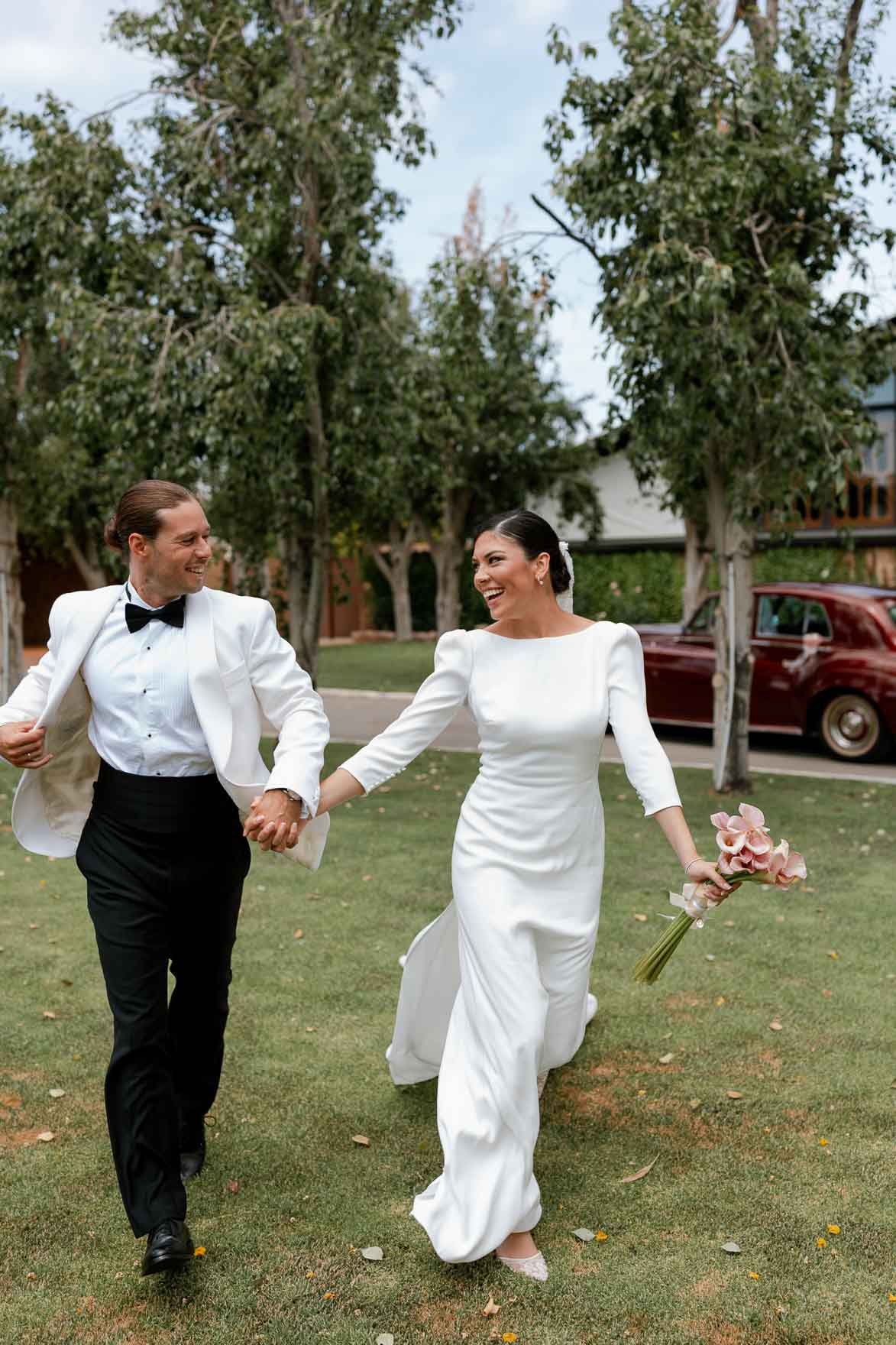 beso en movimiento pareja boda natural fotos espontáneas fotógrafo de bodas Murcia